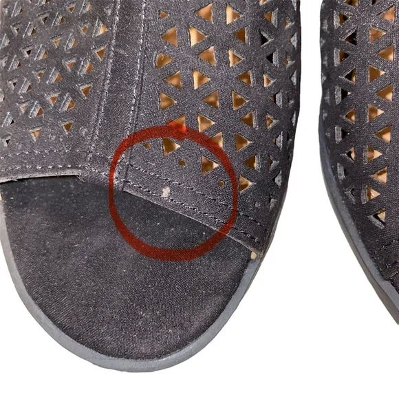 American Eagle Outfitters Black Open-Toe Block Heel Sandals - Picture 12 of 13